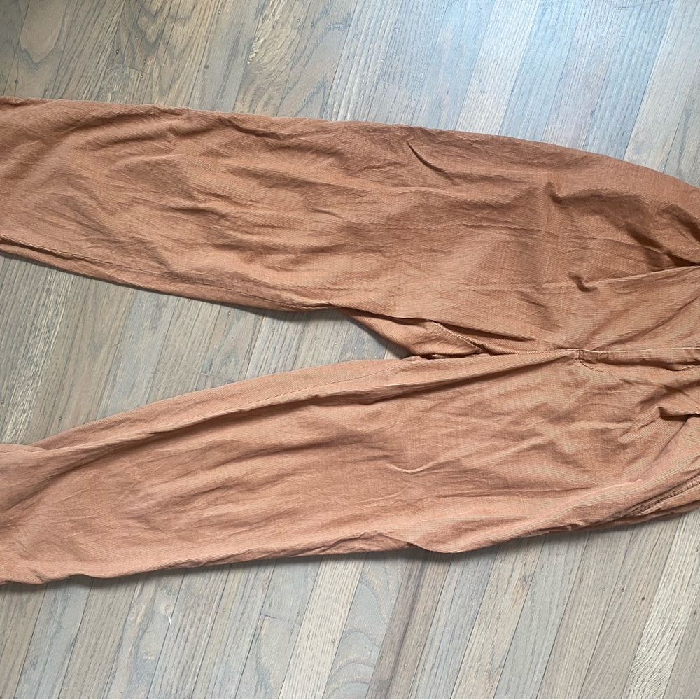 GAP Brown fine Corduroy  Chinos pleated with Relaxed Fit and Tapered Leg